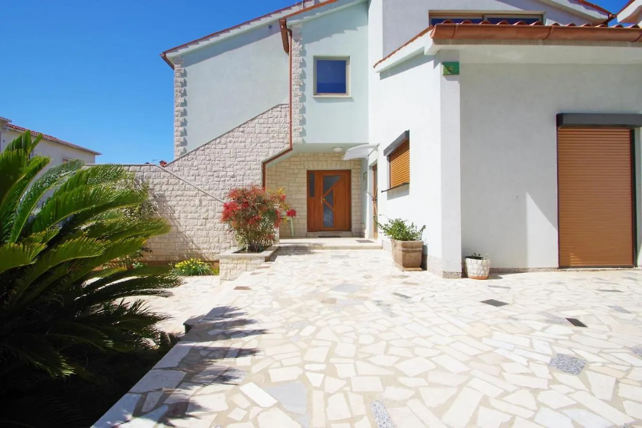 Apartment Ana Pula