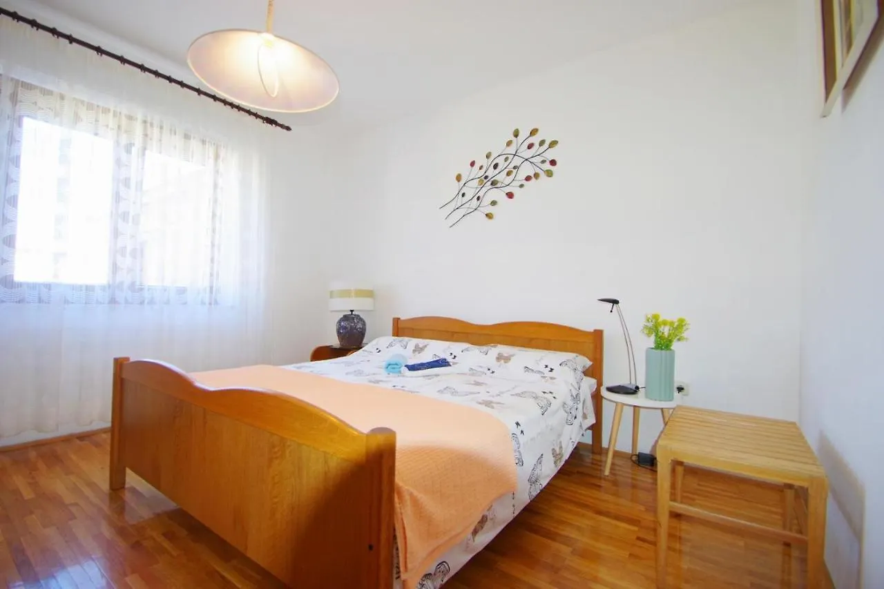 Apartment Ana Pula