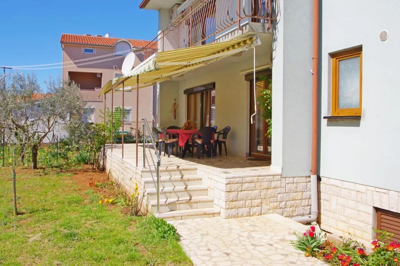 Apartment Ana Pula 0*,