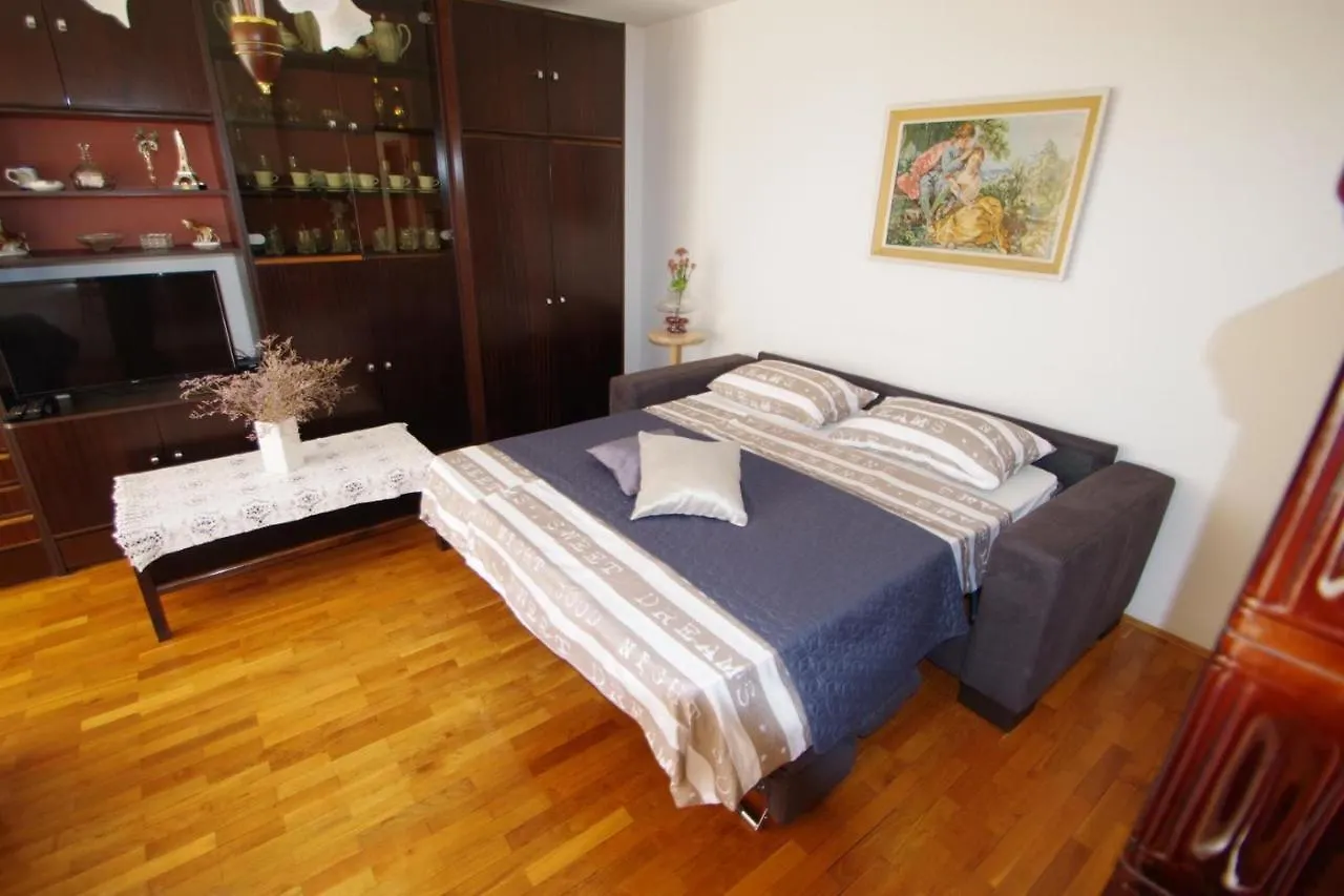 Apartment Ana Pula