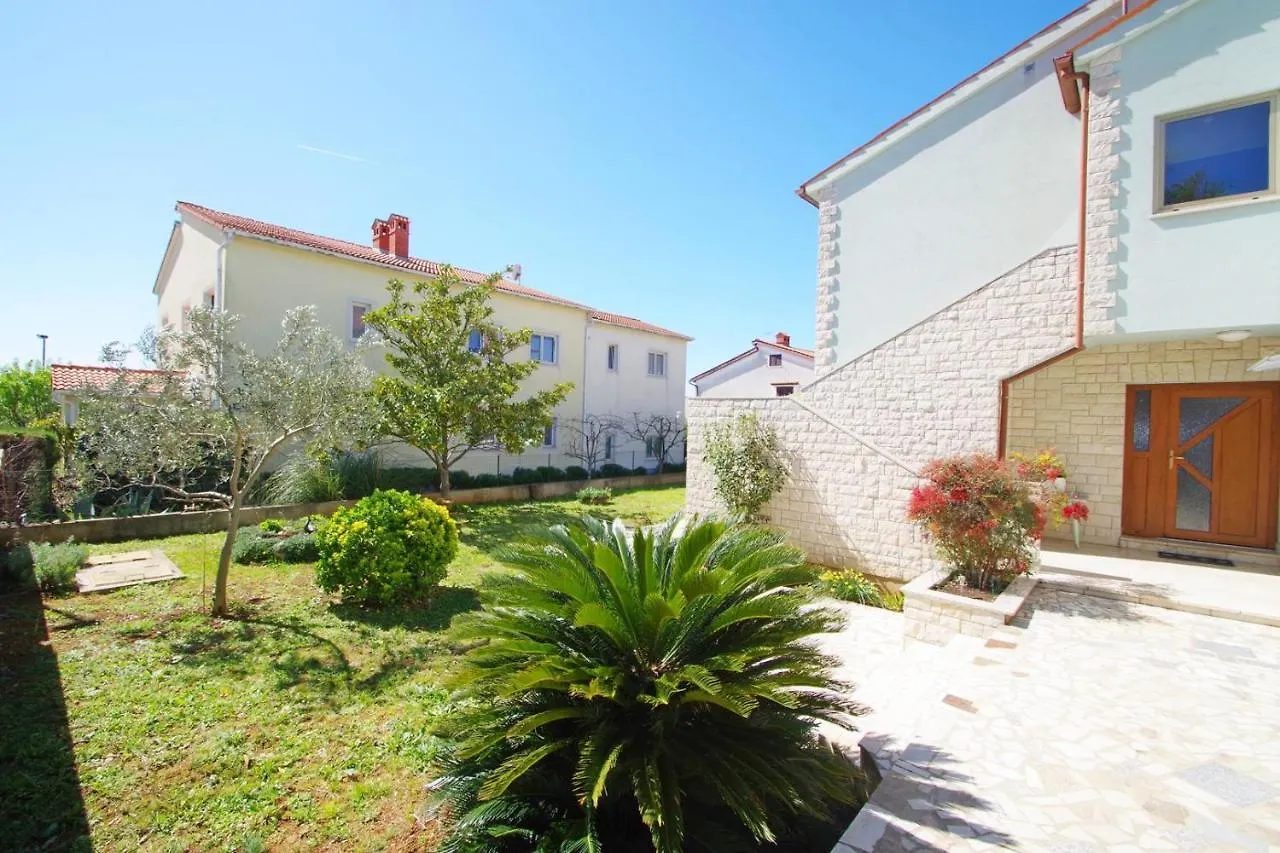 Apartment Ana Pula 0*,