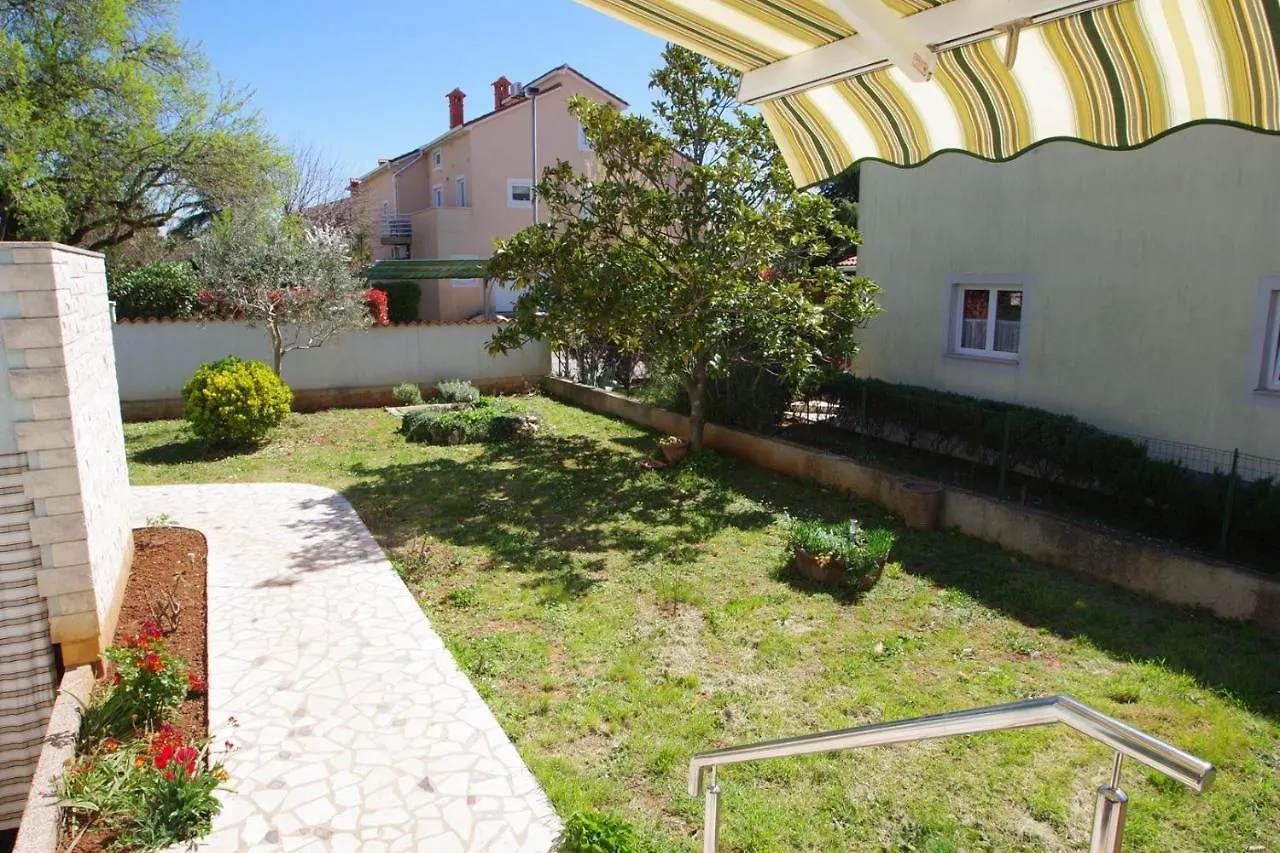 Apartment Ana Pula 0*,  Croatia