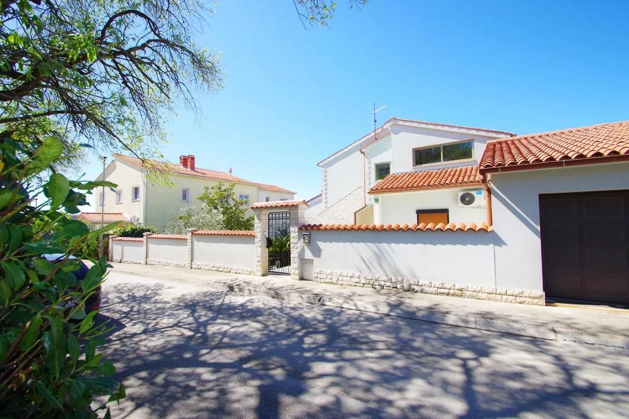 Apartment Ana Pula