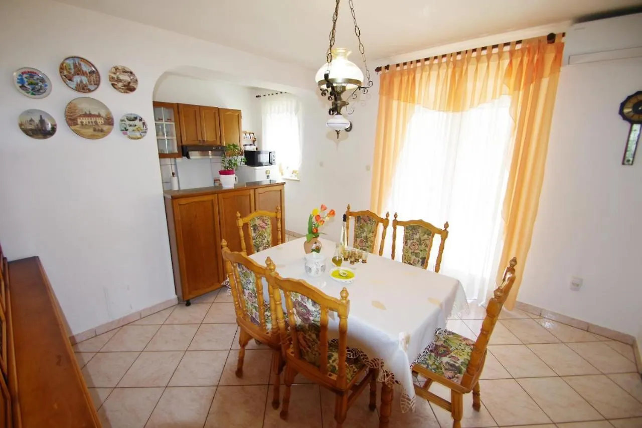Apartment Ana Pula 0*,