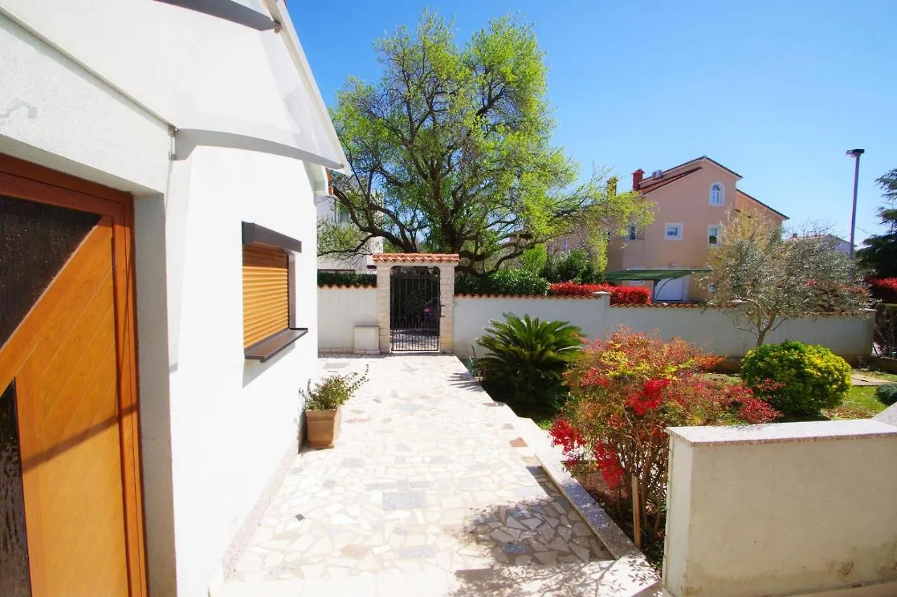 Apartment Ana Pula 0*,